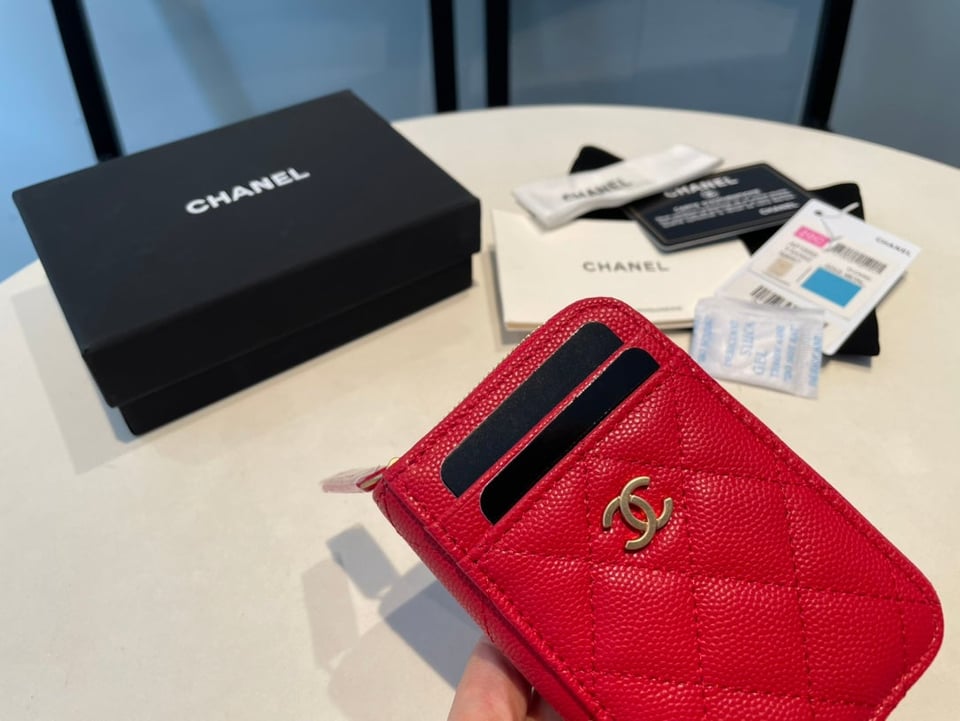Chanel Zipped Coin Purse 11 Red Grained Calfskin view 4