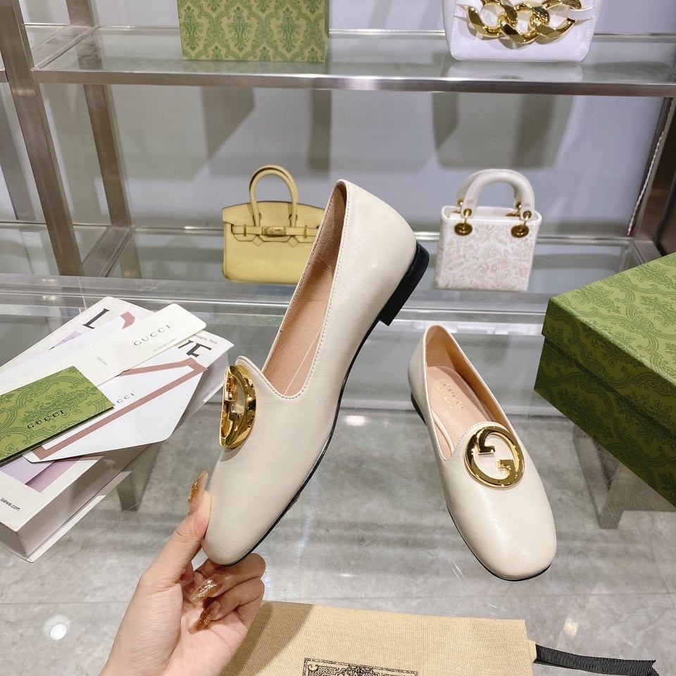 Gucci Logo Plaque Loafers White 723395 C9D00 9022 view 4