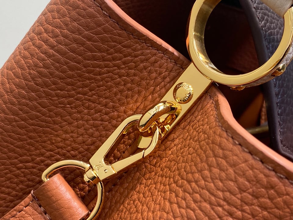 Louis Vuitton Capucines MM M14176 Brown 31.5cm/ 12.2in view 3