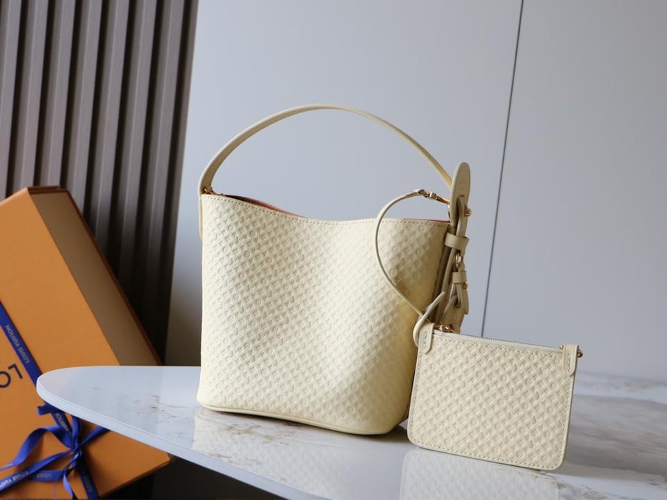 Louis Vuitton All In BB Bag Banane Gold 16cm M29479 view 9
