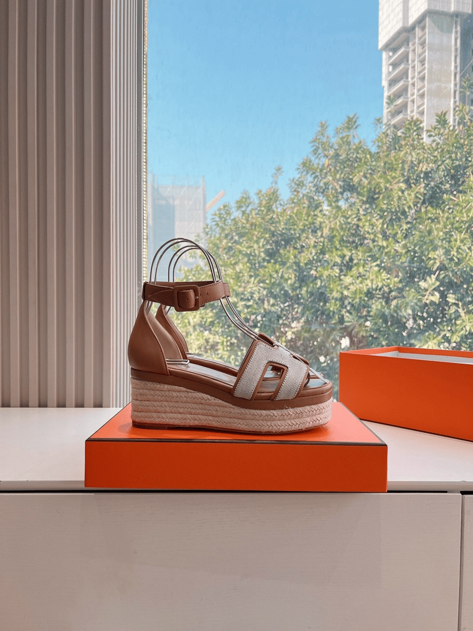 Hermès Elda Espadrille in White Fabric and Bronze Brown Calfskin view 8
