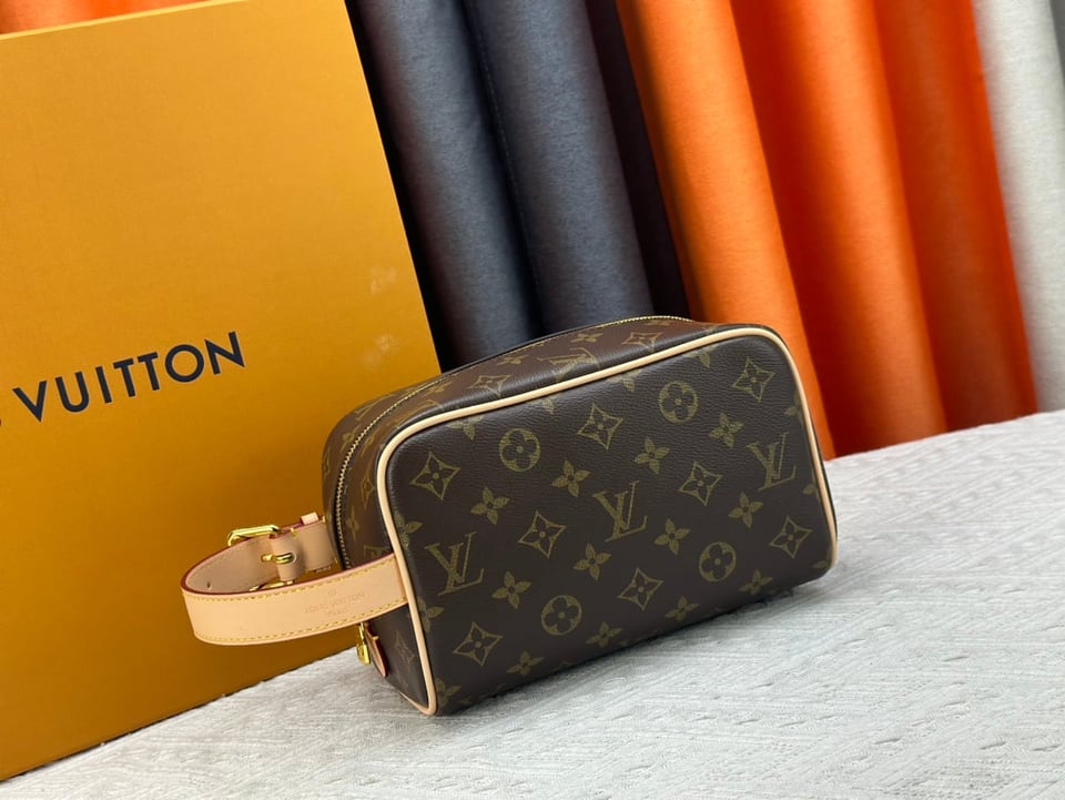 Louis Vuitton Trousse Toilette Locker Dopp Kit 23Cm M83112 view 5