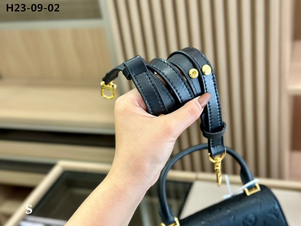 Louis Vuitton Tilsitt Bag Monogram Black 23Cm view 6