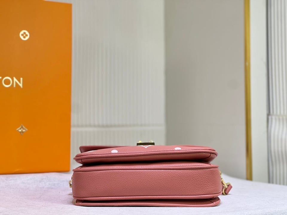 Louis Vuitton Pochette Metis Dark Pink 25Cm view 6