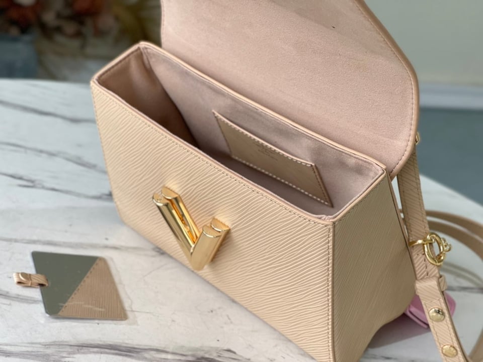 Louis Vuitton Twist Mm 19Cm Pink view 8