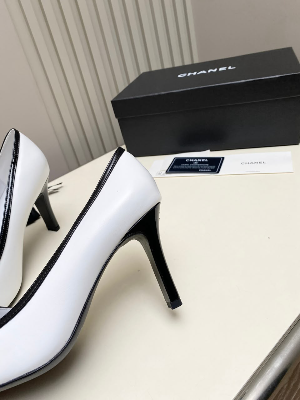 Chanel Siyah Beyaz Deri Kadın Babet White view 9
