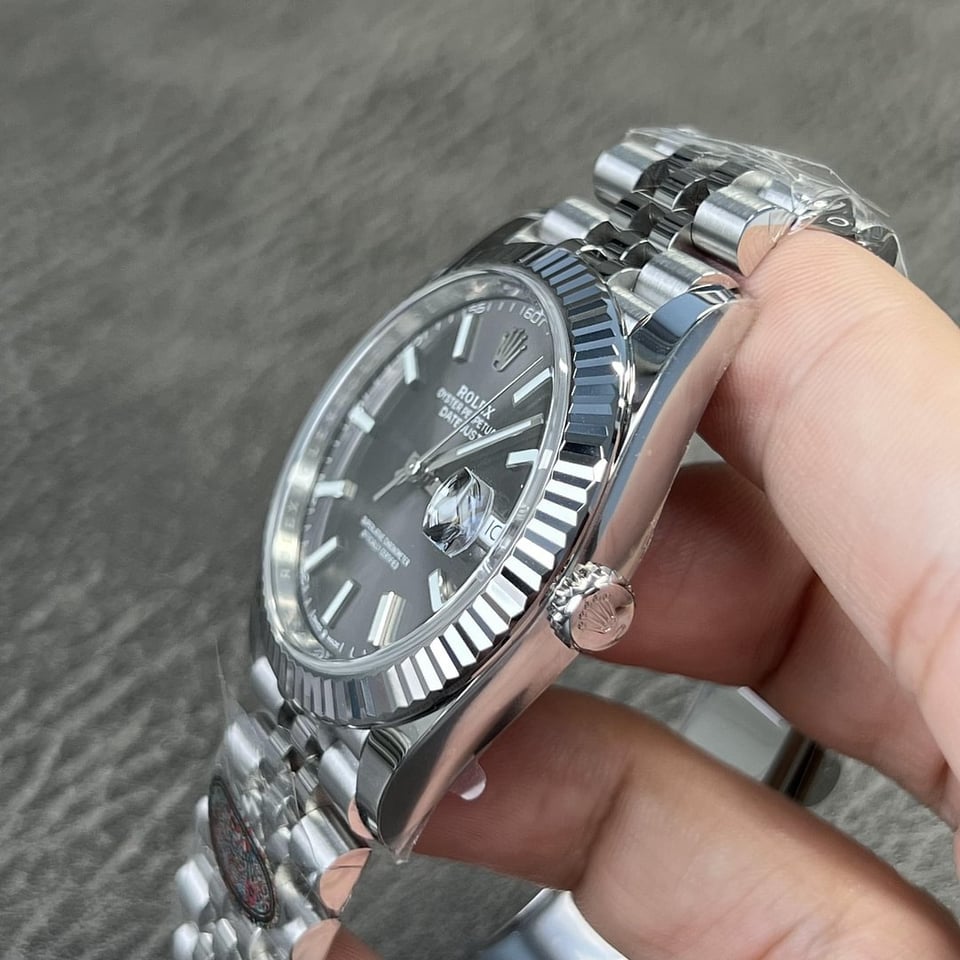 Rolex Datejust 41mm Rhodium Dial 126334 Jubilee view 5