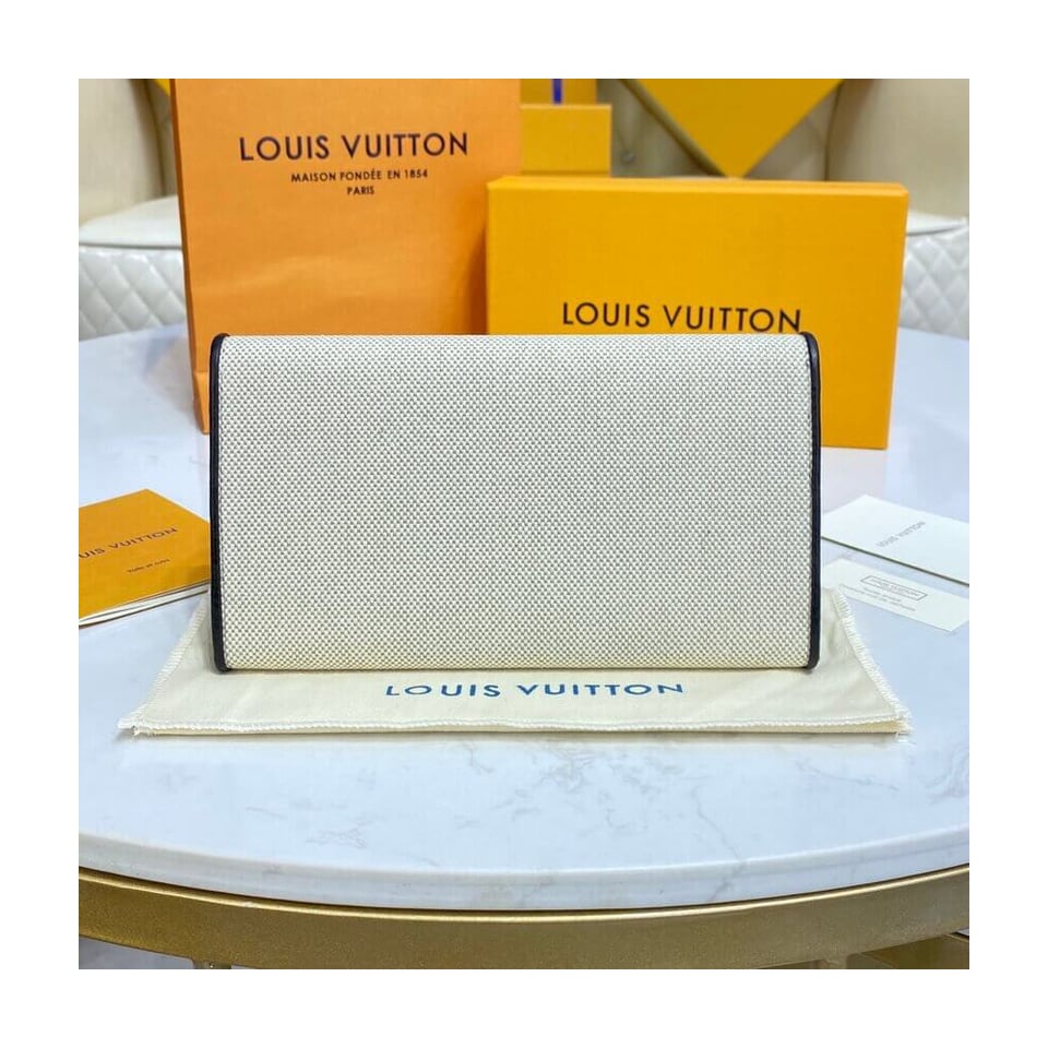 Louis Vuitton Capucines Wallet view 4