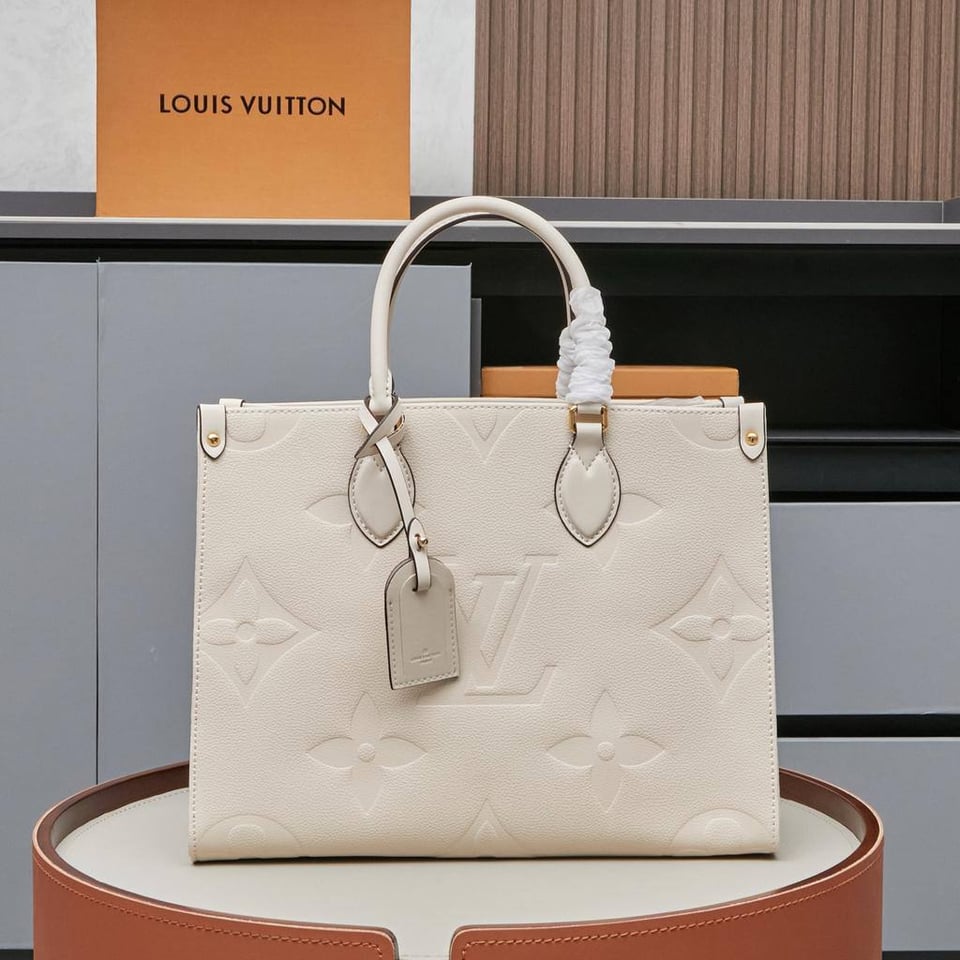Louis Vuitton LV Onthego MM Tote Bag Monogram Beige 35cm M46531 view 4