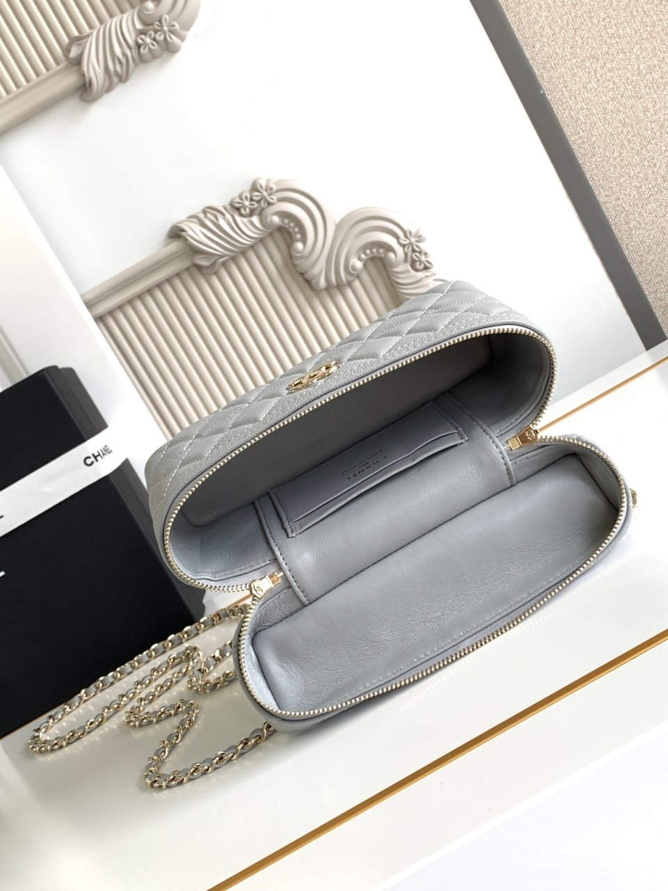 Chanel 25C Vanity Case Light Blue 20cm view 5
