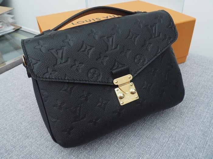 Louis Vuitton Monogram Canvas Pochette M Tis Black 25Cm view 8