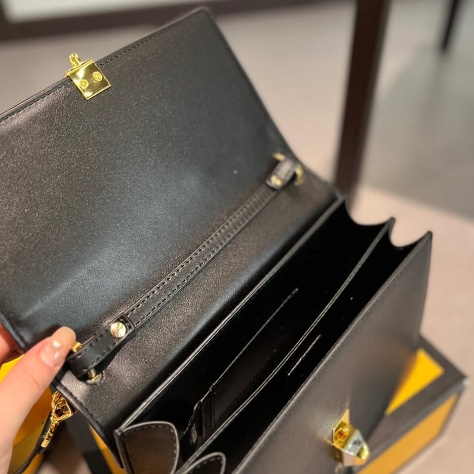 Fendi Logo Embossed Kan I Black 24Cm view 3