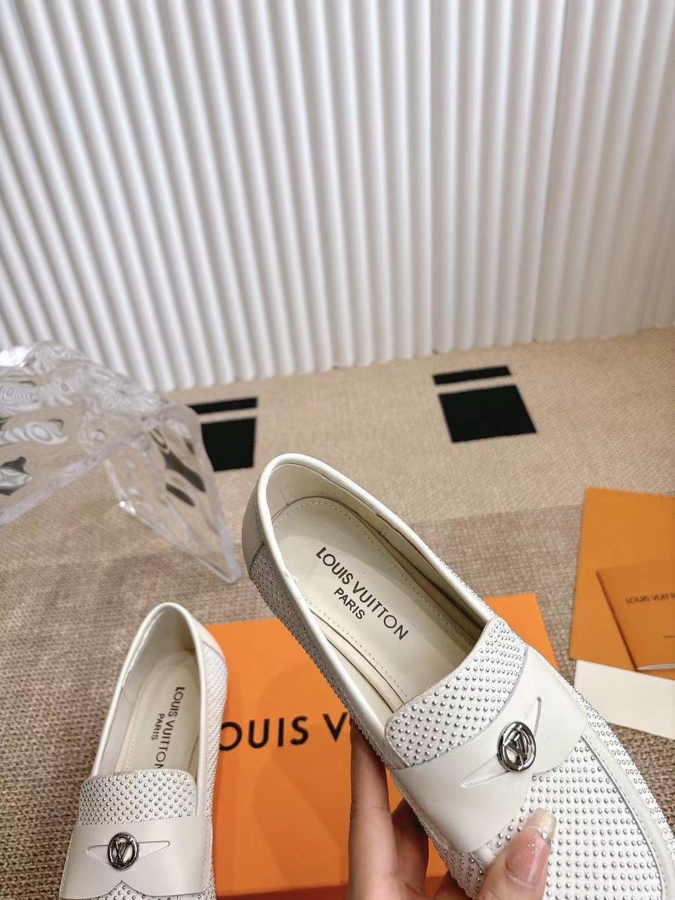 Louis Vuitton Soho Flat Loafer White1AGXDC view 7