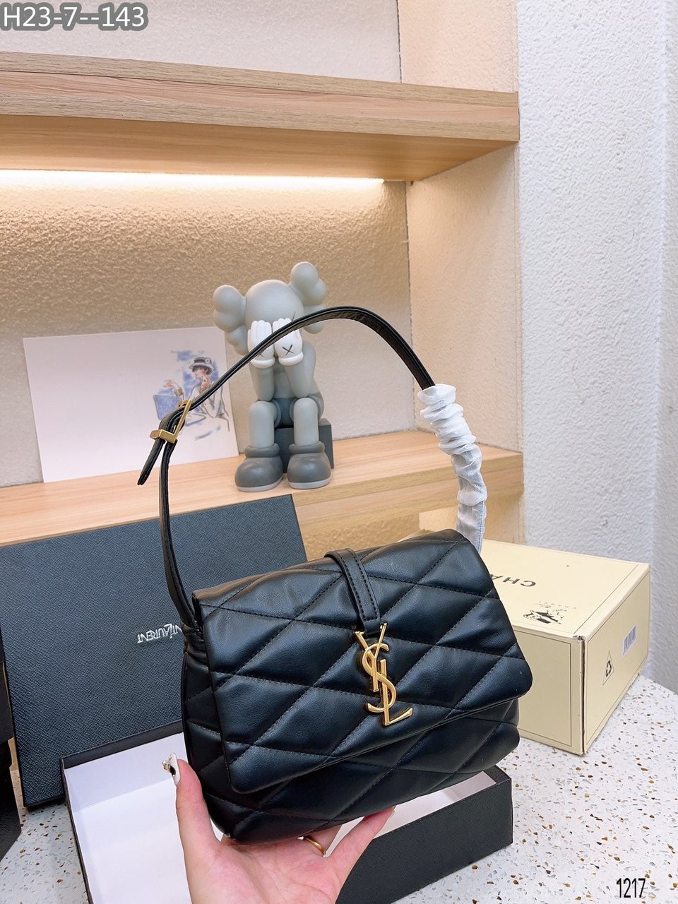 Saint Laurent Le 57 Quilted Leather Shoulder Bag Black 23Cm view 4