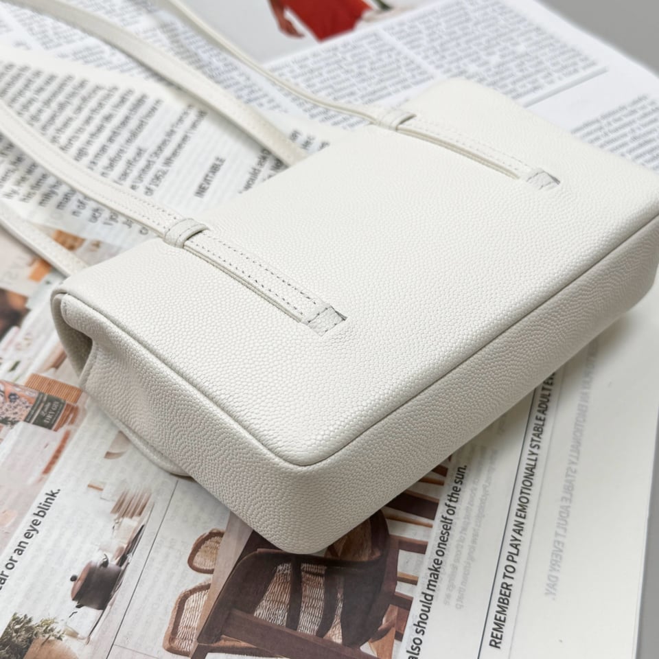 Chanel Clutch White Bag 17cm/6.7in view 4