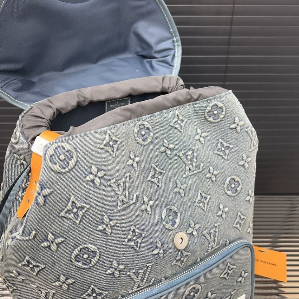 Louis Vuitton Montsouris Rucksack Monogram Wash Blue 32Cm view 7
