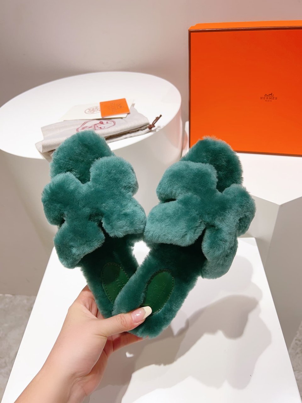 Hermes Oran Sandal Vert Anglais H231288Z view 5