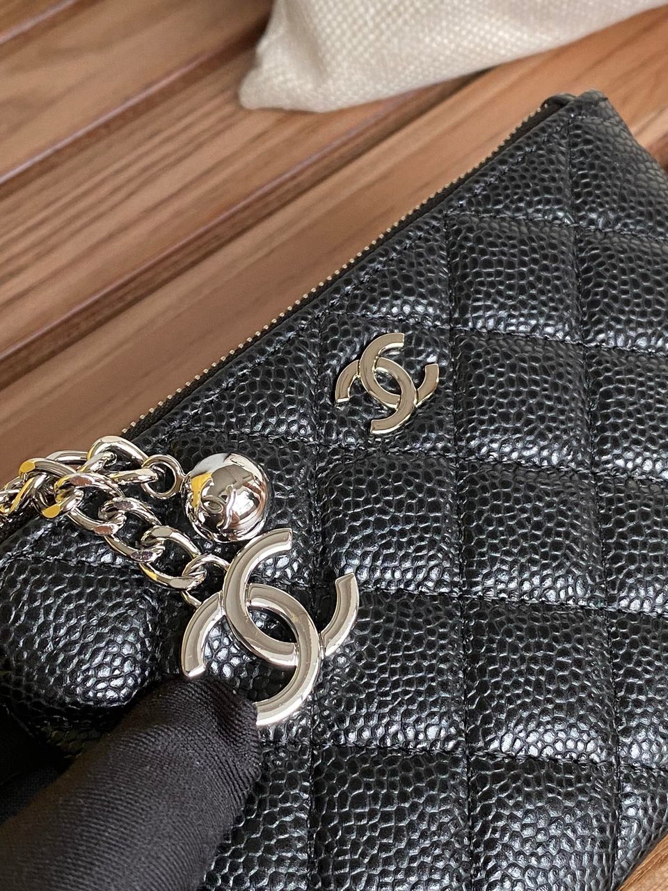 Chanel Zipped Wallet 14Cm Black Caviar Silver Hardware view 4