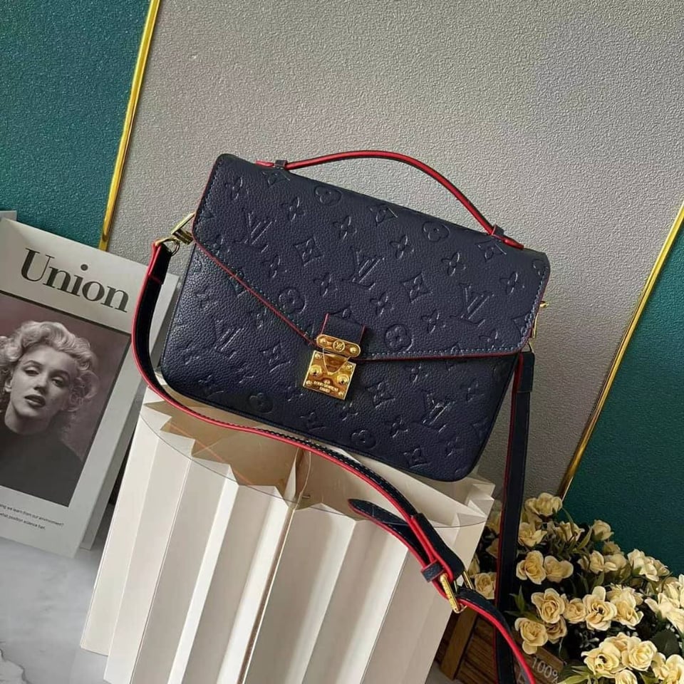 Louis Vuitton Pochette Metis 25Cm M44071 view 3