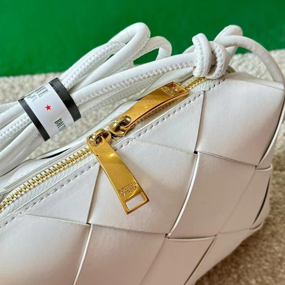 Bottega Veneta Small Camera Bag Mxn 52 400 White 18Cm view 6