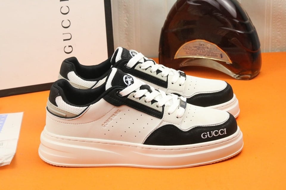 Gucci Gg Sneaker Leather In White And Black view 3
