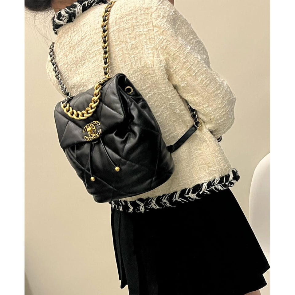 Chanel 19 Backpack Black Quilted Lambskin 26cm view 3
