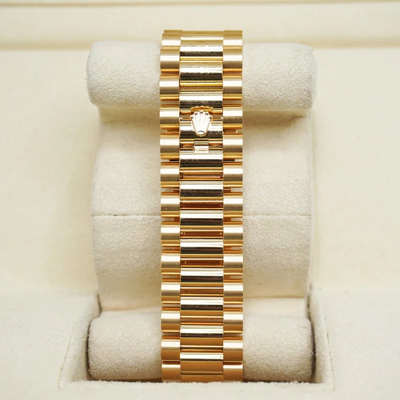 Rolex Day-Date 40 mm Silver Dial 228238 view 8