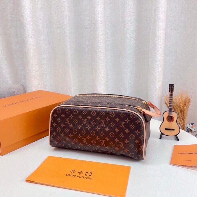 Louis Vuitton Dopp Kit Toilet Pouch Monogram Canvas 27Cm M44494 view 6