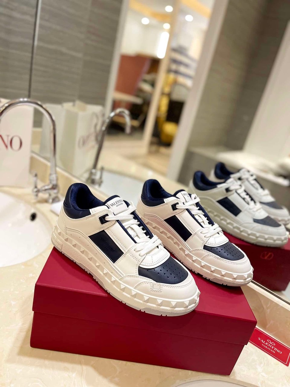 Valentino Garavani Freedots Low Top Sneaker In Calfskin Blue 4Y2S0H43Rdg Fc6 view 11