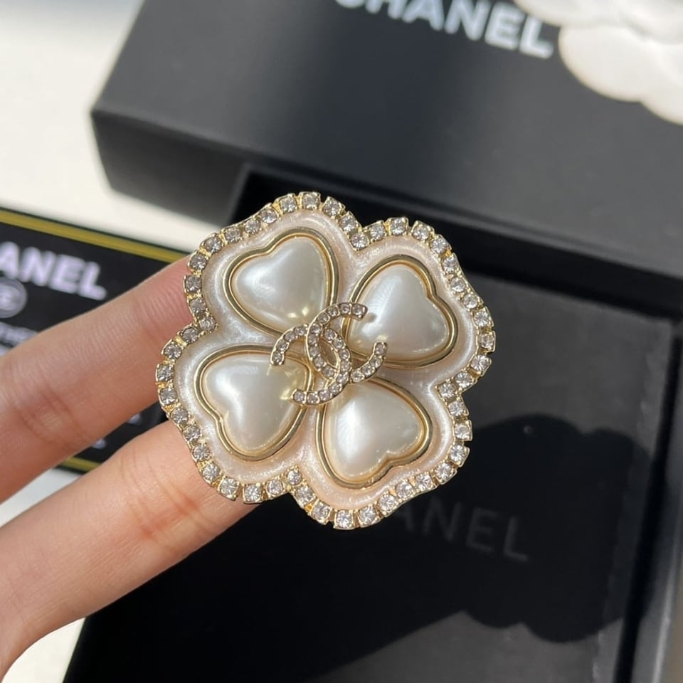 Chanel Cc Flower Brooch Gold With Pearl Heart view 6
