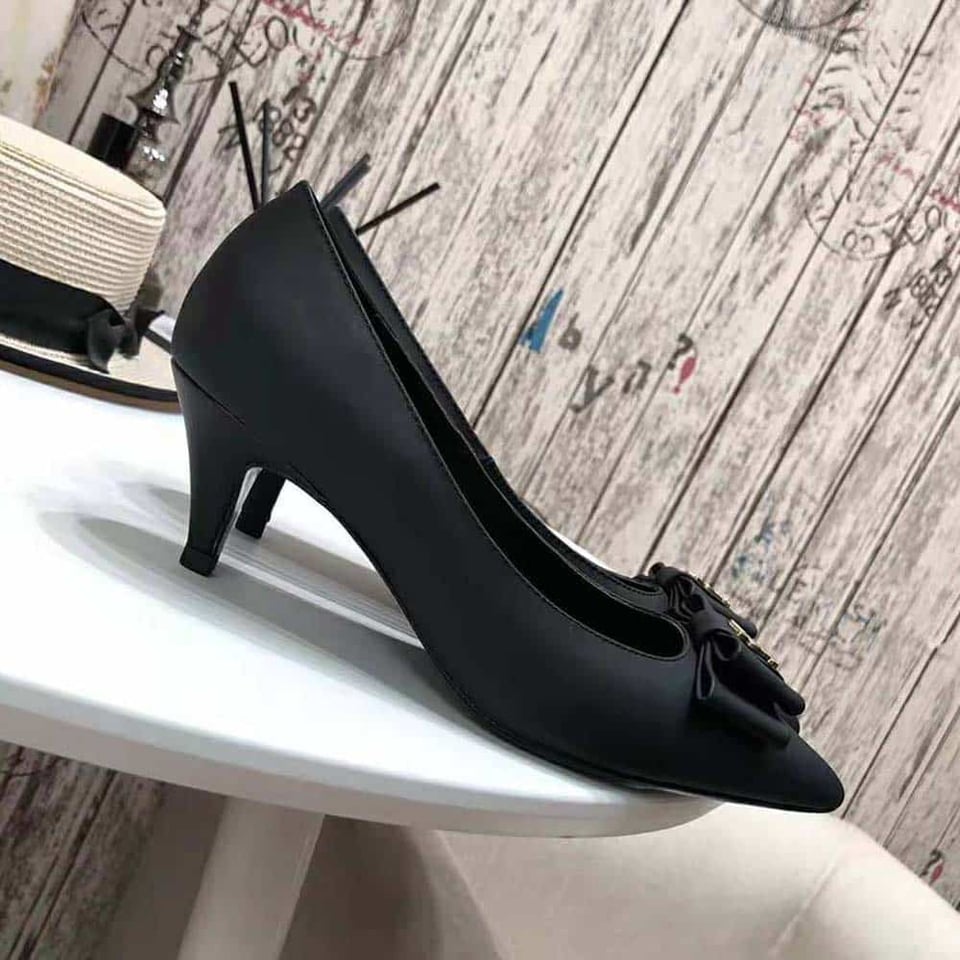 Saint Laurent Women’S Anais Bow Pumps In Black view 3