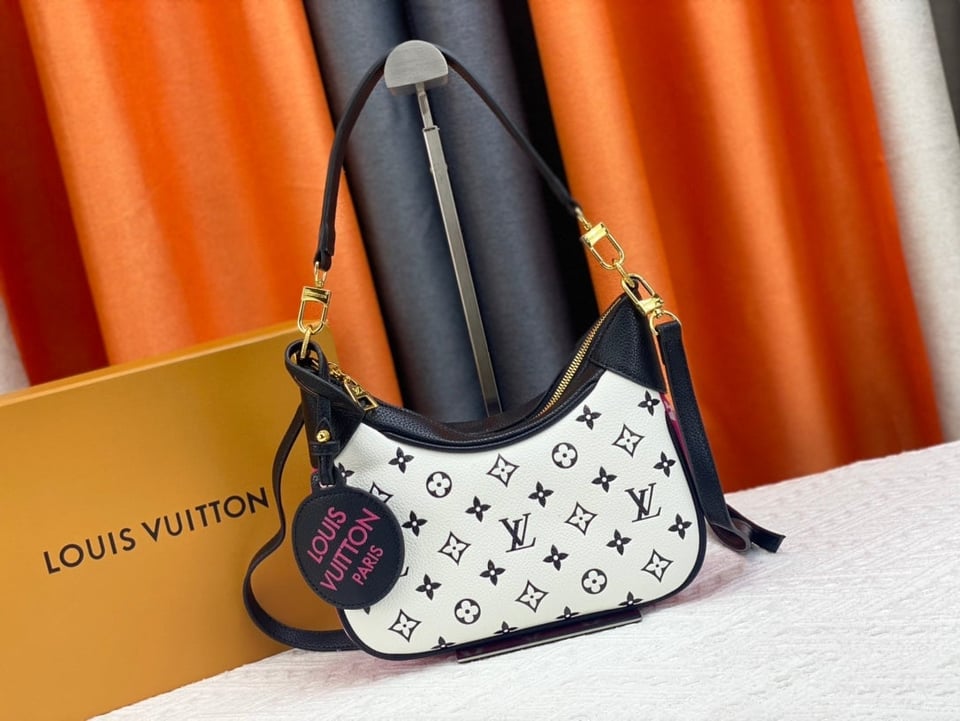 Louis Vuitton Bagatelle 22Cm White view 10