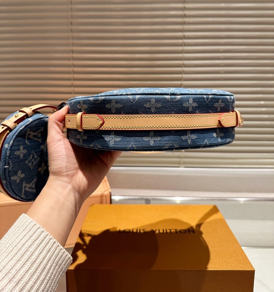 Louis Vuitton Croissant Mm Monogram Denim 25Cm M46856 view 6