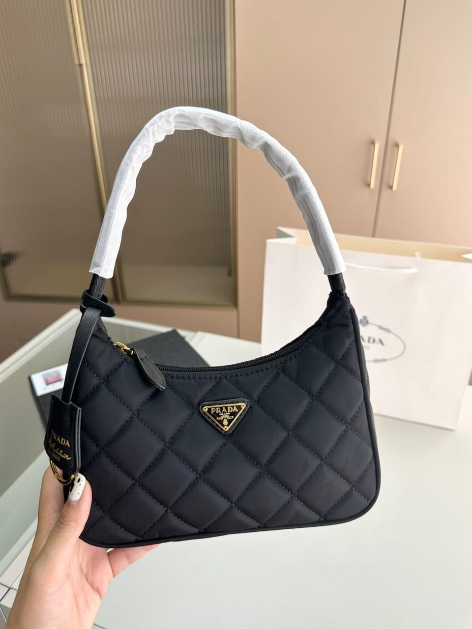 Prada Contenitore Maniglia Tessutu Nylon Quilted Shoulder Bag Black 21Cm view 7