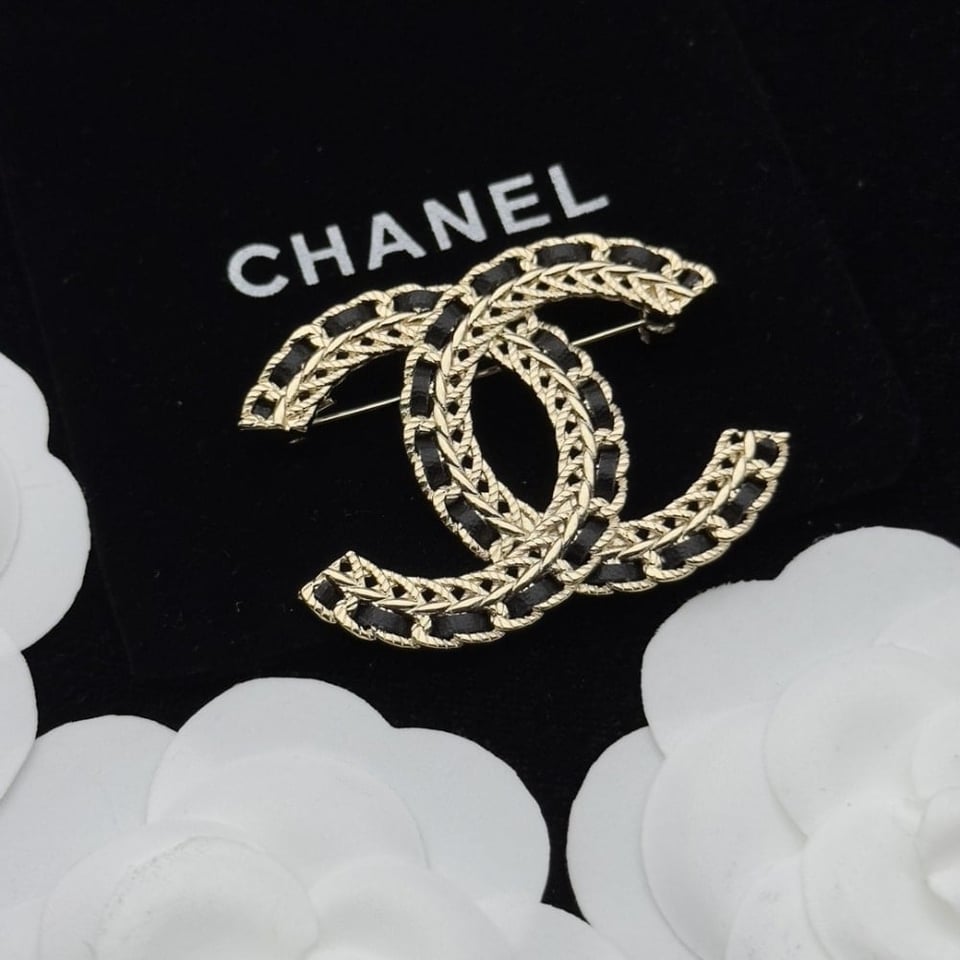 Chanel Metal And Chain Double C Brooch view 2