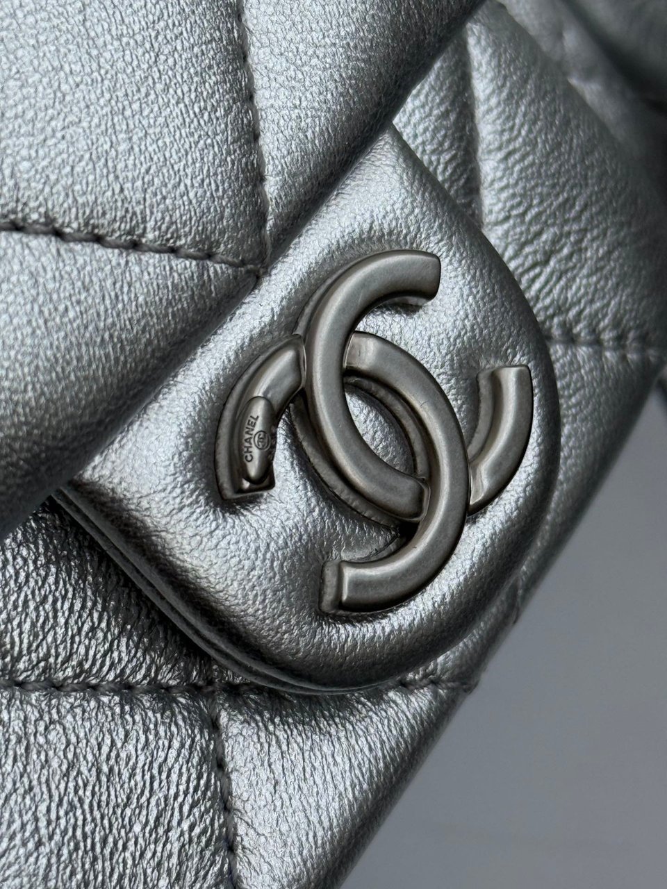 Chanel 25C Hobo Bag Silver Spring/Summer 2025 Collection 32cm/12.2cm view 9