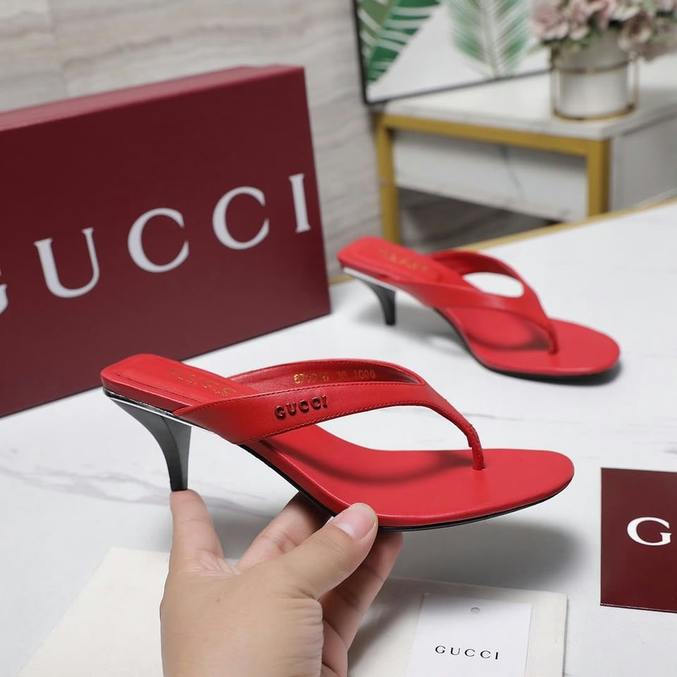 Gucci Vittoria Thong Red Leather 865403 For Women view 7