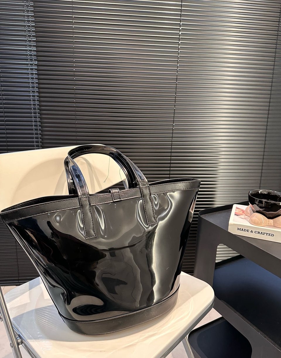 Saint Laurent Panier Medium In Vinyl And Shiny Leather Black 28Cm view 8