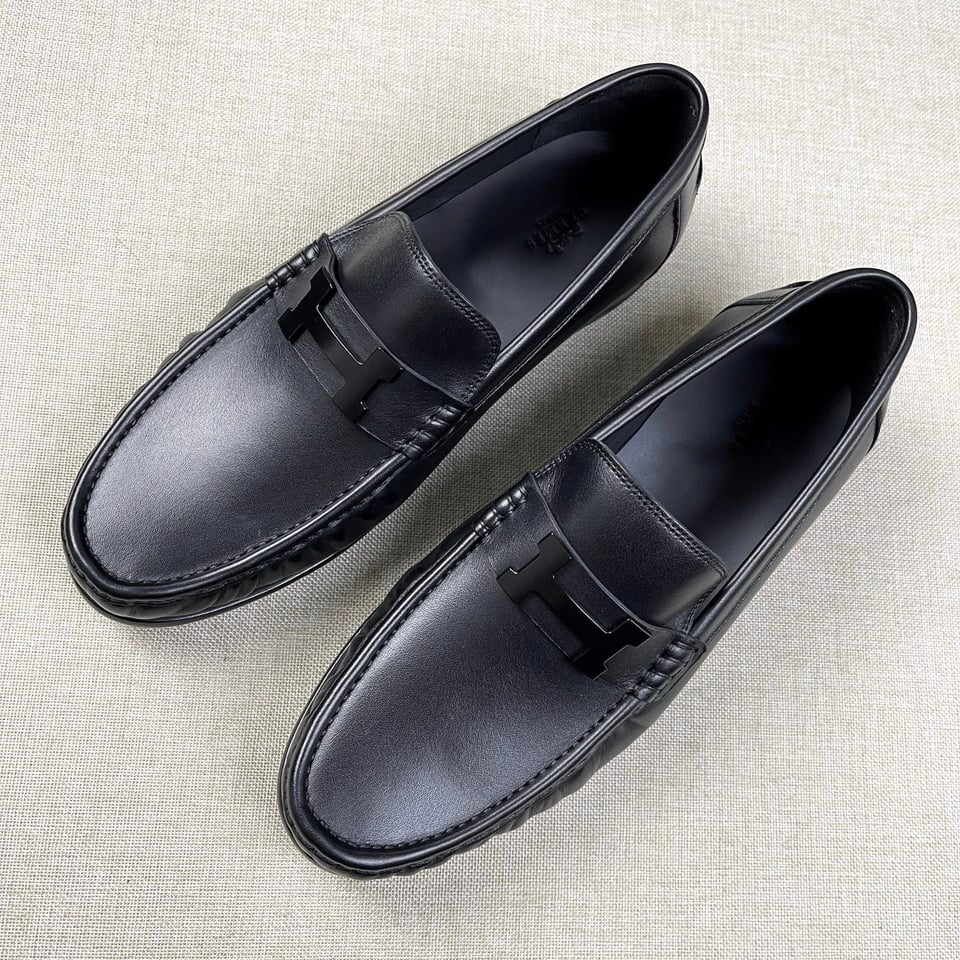 Hermès Black Loafers Tonal H Logo Smooth Leather- Shoes for Men view 3