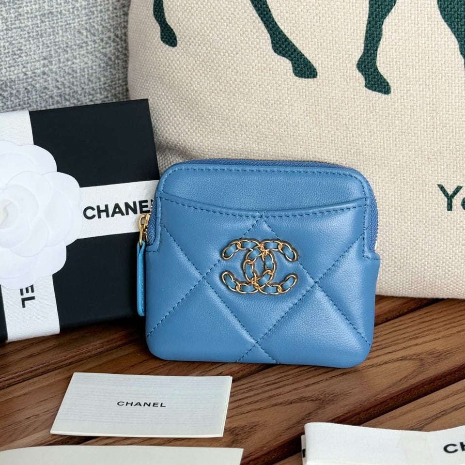 Chanel 19 Zipped Coin Purse 11Cm Blue Lambskin Gold Hardware view 2