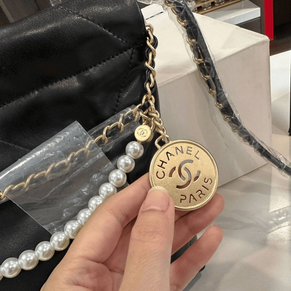 Chanel Pearl Chain Mini Vintage Gold Bag 20cm/7.9in view 5