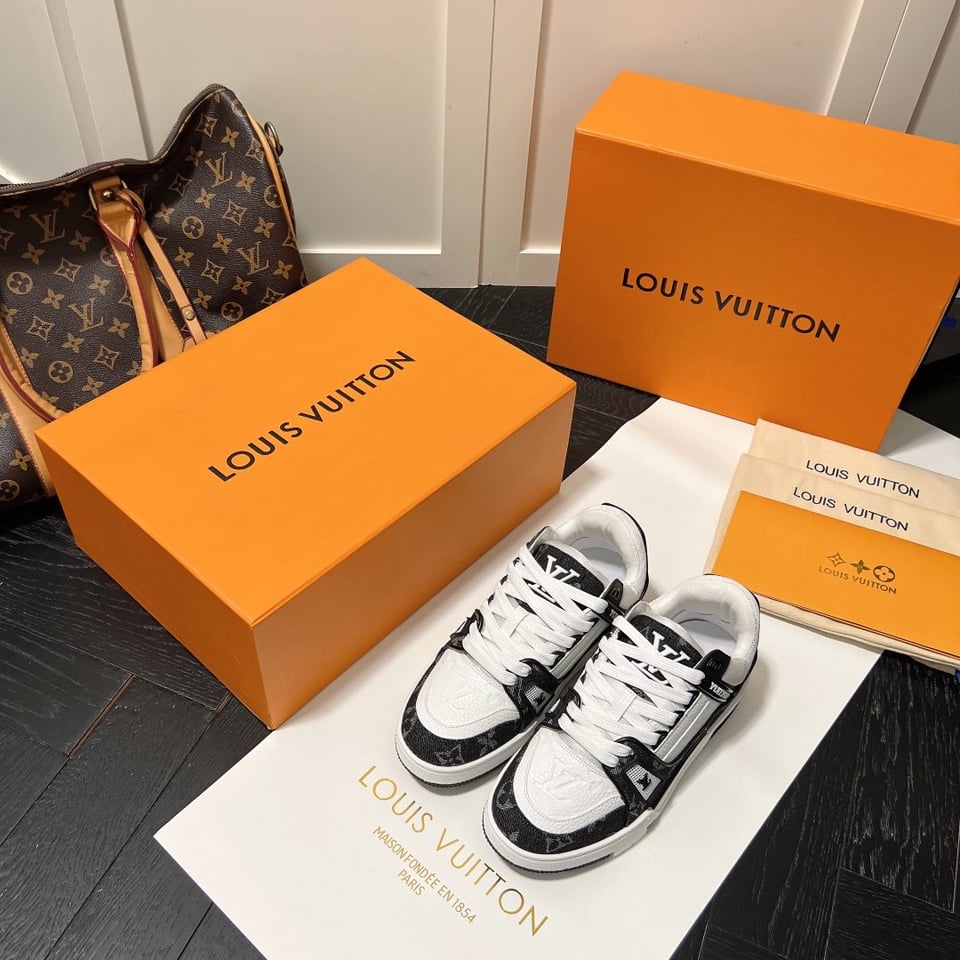 Louis Vuitton Trainer Sneakers Black And White 1A9Jgb view 8