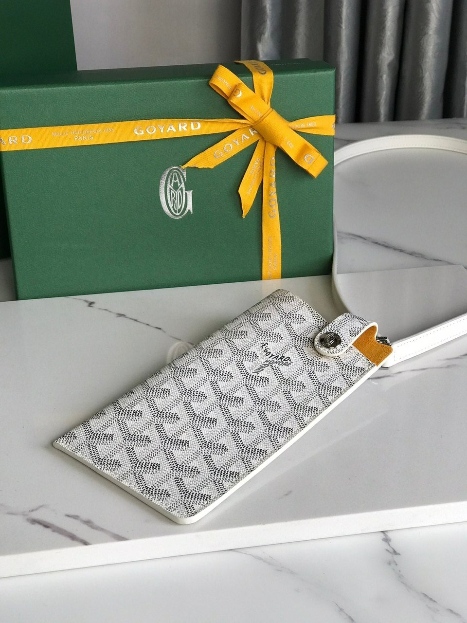 Goyard Montmartre Gm Case 18 Cm White Goyardine Canvas view 6