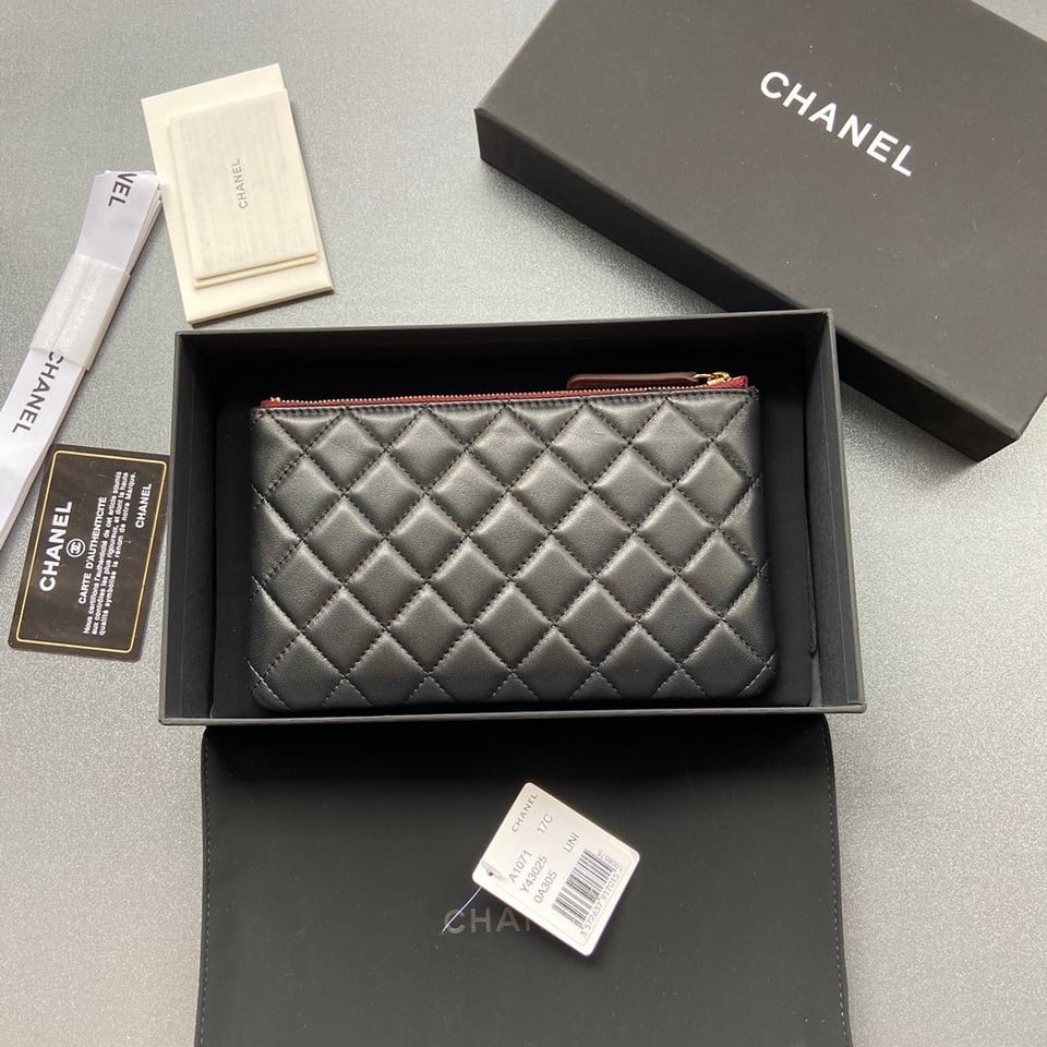 Chanel Zipped Wallet 20Cm Black Quilted Calfskin Gold Hardware view 9