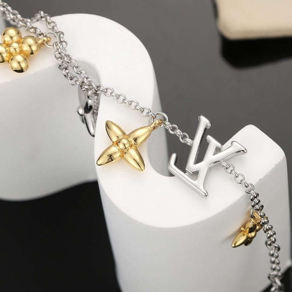 Louis Vuitton Lv Gram Bracelet With Flower Charms White Gold view 6