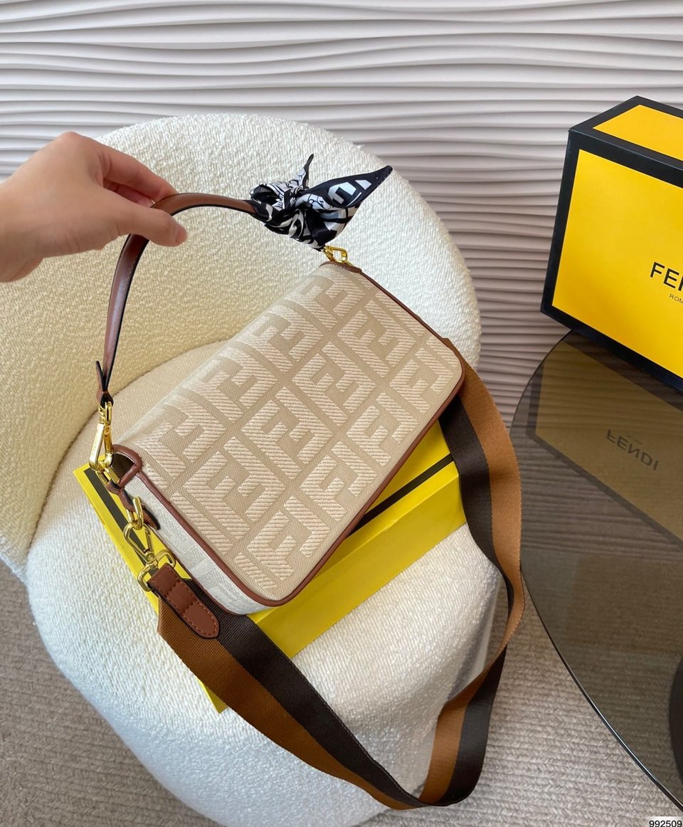 Fendi Baguette Natural Straw Bag With Ff Embroidery 26Cm view 10