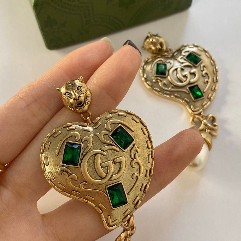 Gucci Gg Heart Earrings With Green Gems view 4