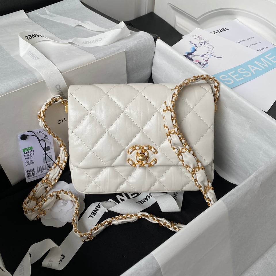 Chanel 23K 13,5Cm White Calfskin Gold Hardware