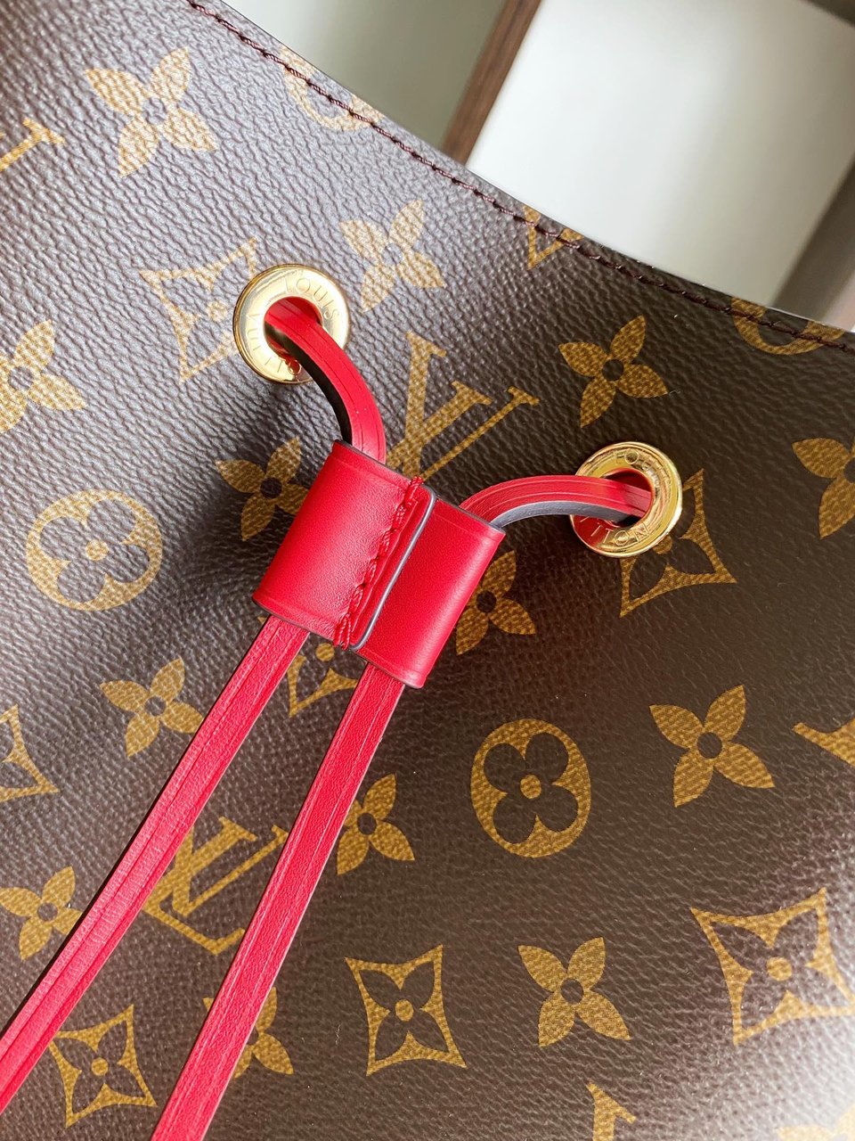 Louis Vuitton Neonoe Red view 7