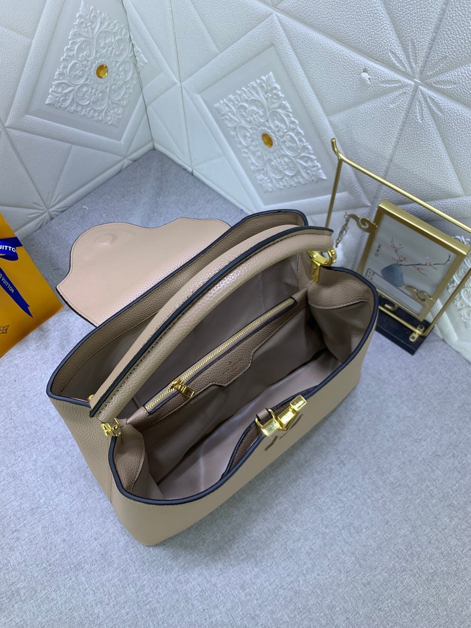 Louis Vuitton Capucines Mm Grey view 9